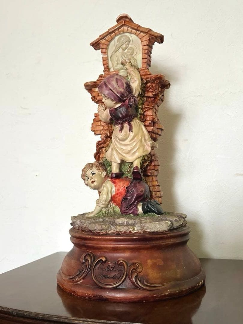 k195r124 Sculpture House「聖母へ捧げる花」オブジェ 置物