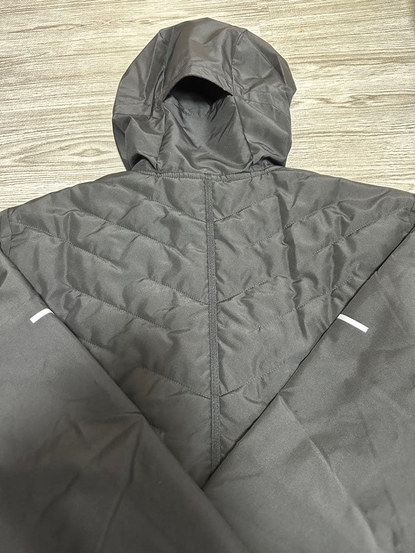 新品NIKE Mサイズ ランニングジャケット中綿ジャケットメンズ