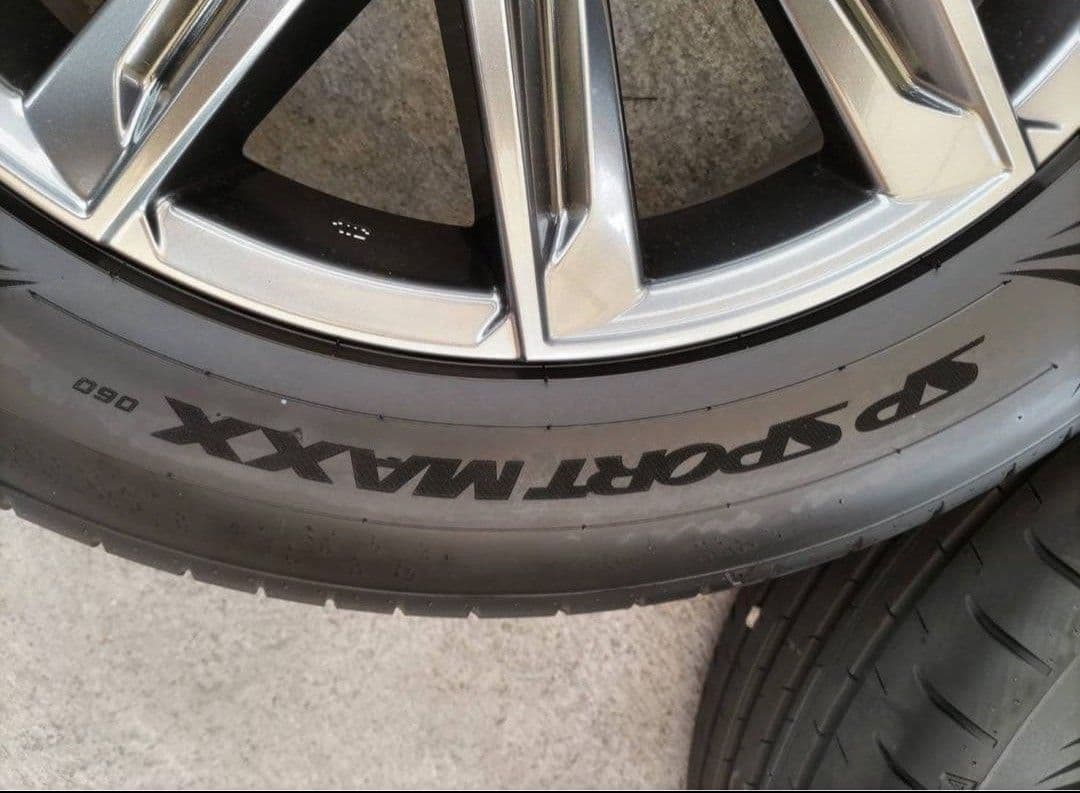 は*し様 レクサス　LBX　リラックス　純正18インチ　タイヤホイール　新車外し