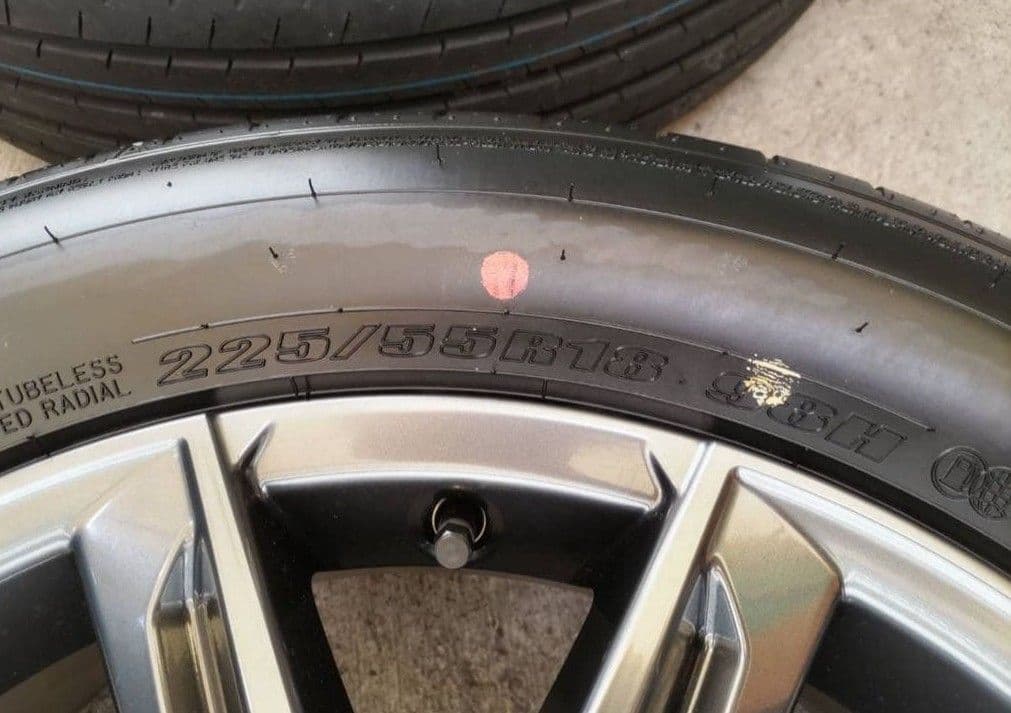 は*し様 レクサス　LBX　リラックス　純正18インチ　タイヤホイール　新車外し