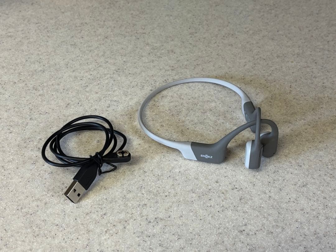 SHOKZ OPENRUN 骨伝導イヤホン（充電ケーブル付）＋USBアダプタ