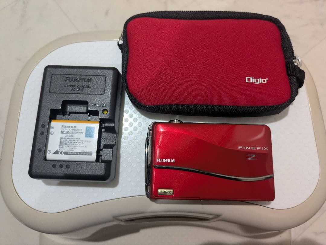 フジフイルム FUJIFILM FinePix Z800EXR レッド