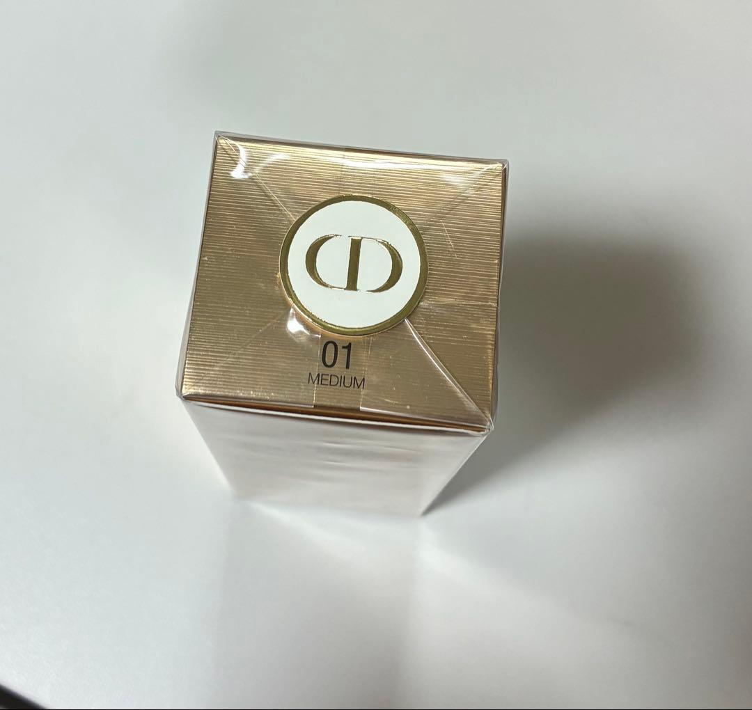 Dior プレステージ ルプロテクター UV ミネラルBB 01