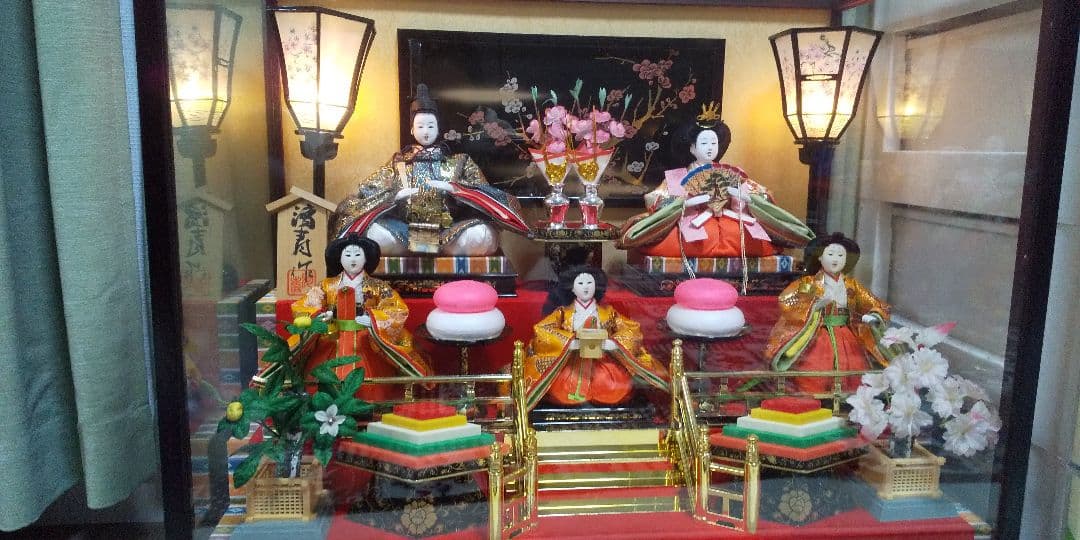 ひな人形 珍しい オルゴール内蔵タイプ 日本人形