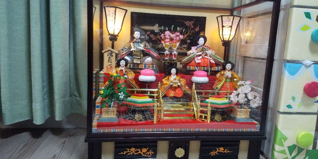 ひな人形 珍しい オルゴール内蔵タイプ 日本人形