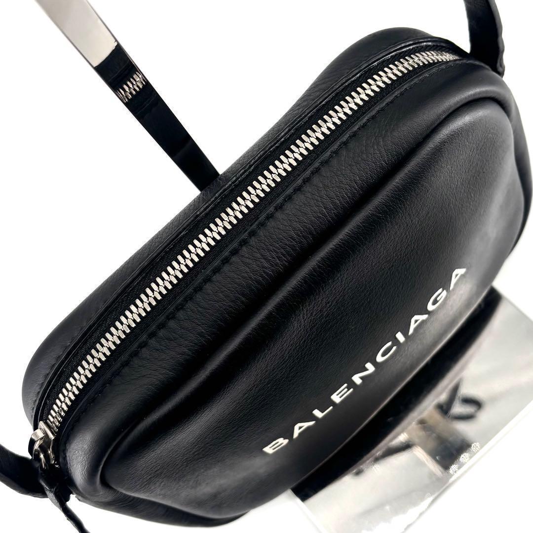 バレンシアガ エブリデイ カメラバッグ ショルダー XS ブラック