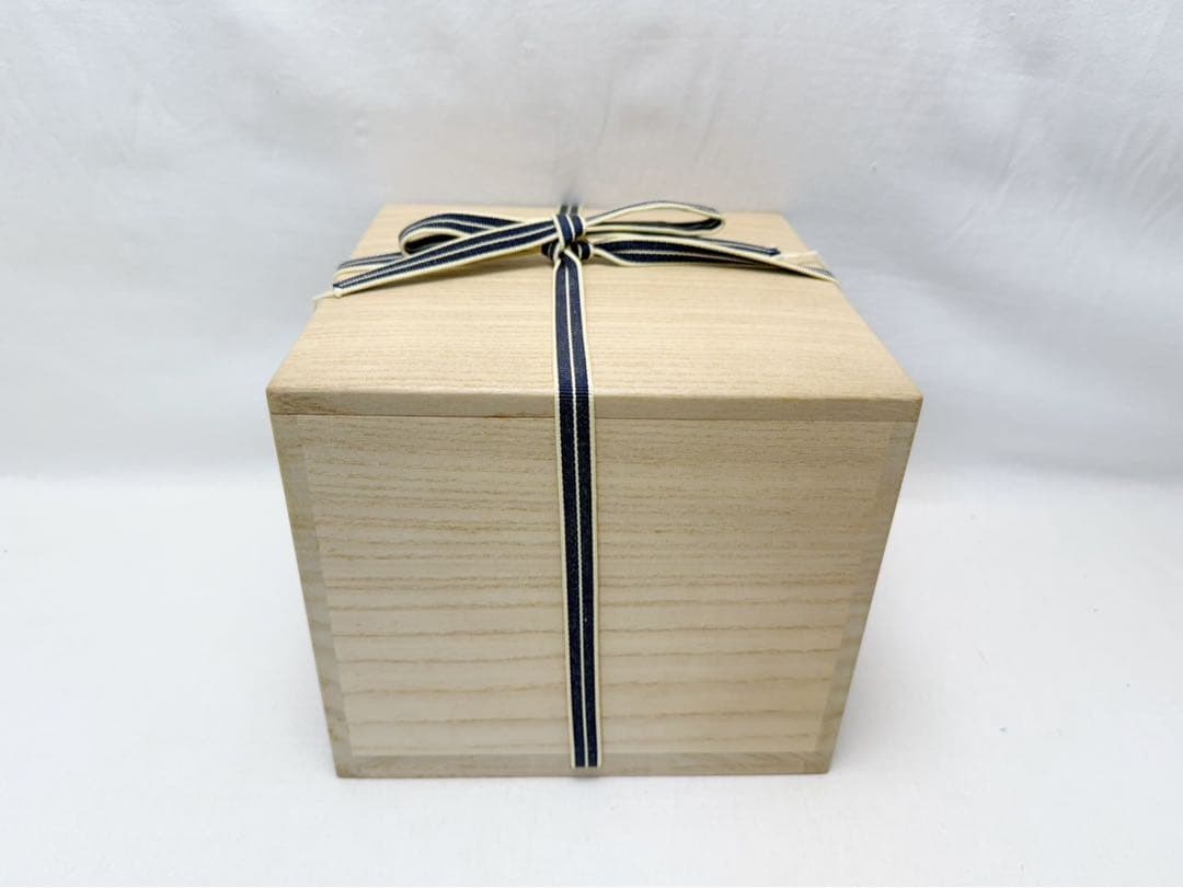 ほぼ未使用 茶道具 中国龍泉 青磁 ボタン柄 水指 蓋付き 水屋道具 底印 木箱