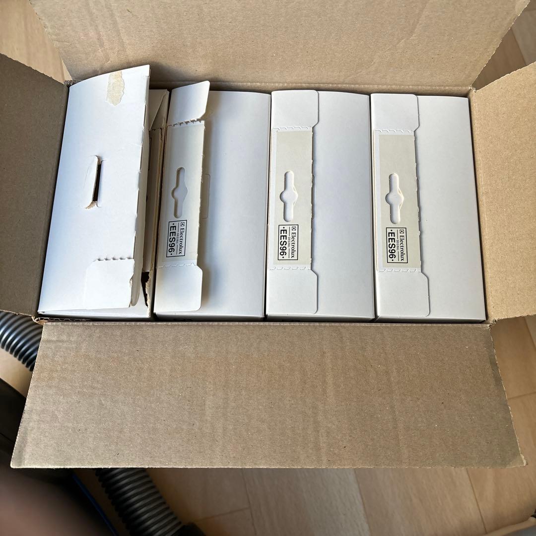 Electrolux ergothree EET530CBキャニスター掃除機