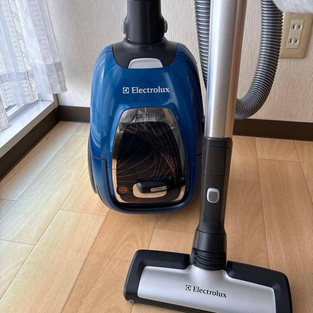 Electrolux ergothree EET530CBキャニスター掃除機