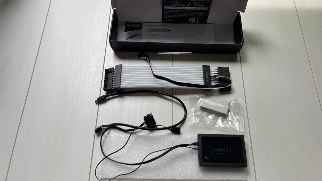 LIAN LI Strimer Plus V2 24PIN RGB延長ケーブル