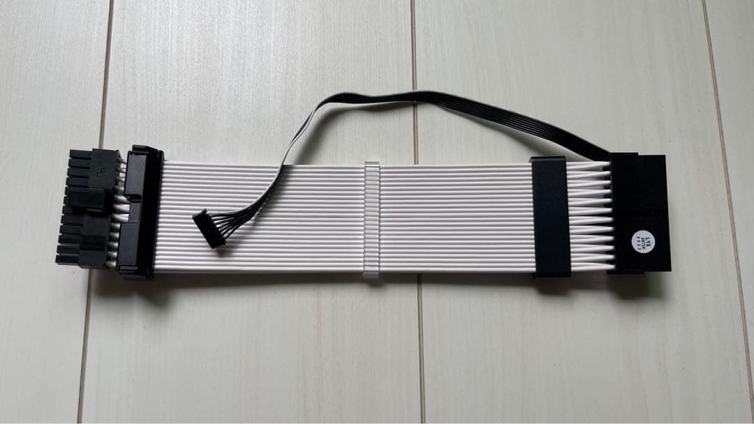 LIAN LI Strimer Plus V2 24PIN RGB延長ケーブル