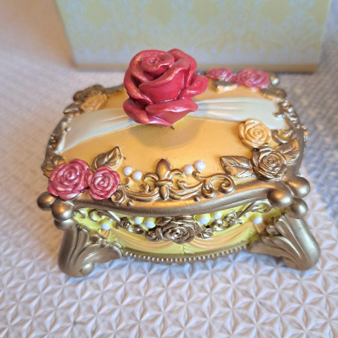オーロラ姫　ジュエリーケース　バラ装飾 ゴールド アクセサリーケース