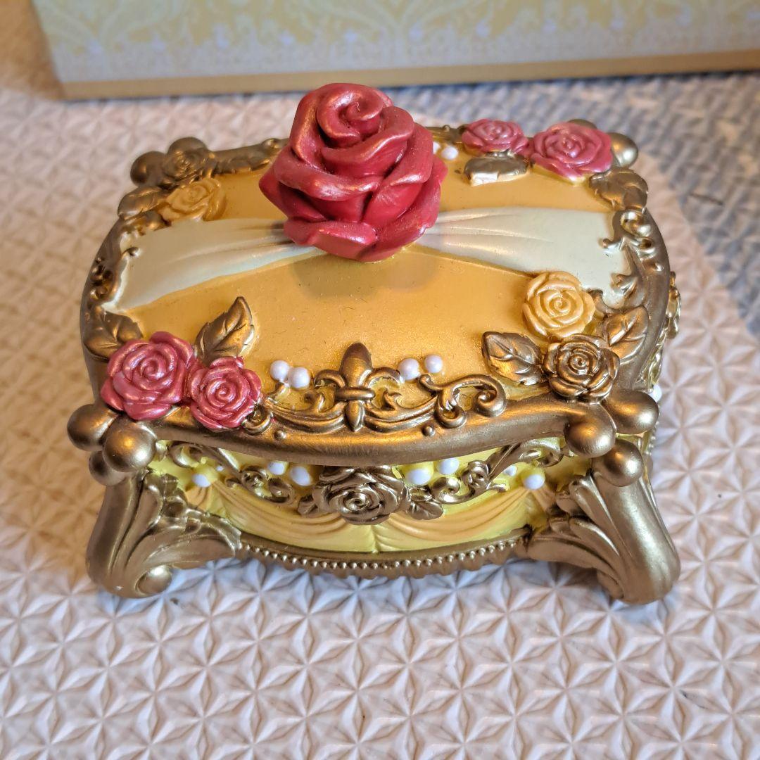 オーロラ姫　ジュエリーケース　バラ装飾 ゴールド アクセサリーケース