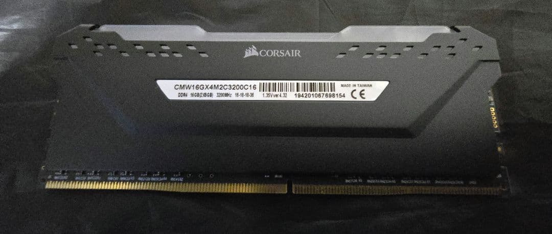 Corsair DDR4 3200Mhz 32GB メモリ （8GBx4）