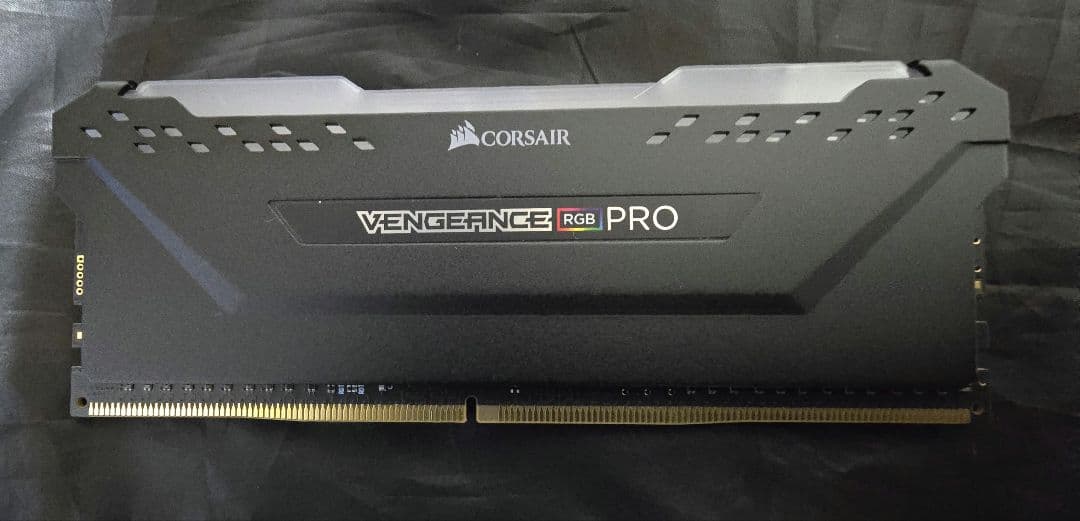 Corsair DDR4 3200Mhz 32GB メモリ （8GBx4）