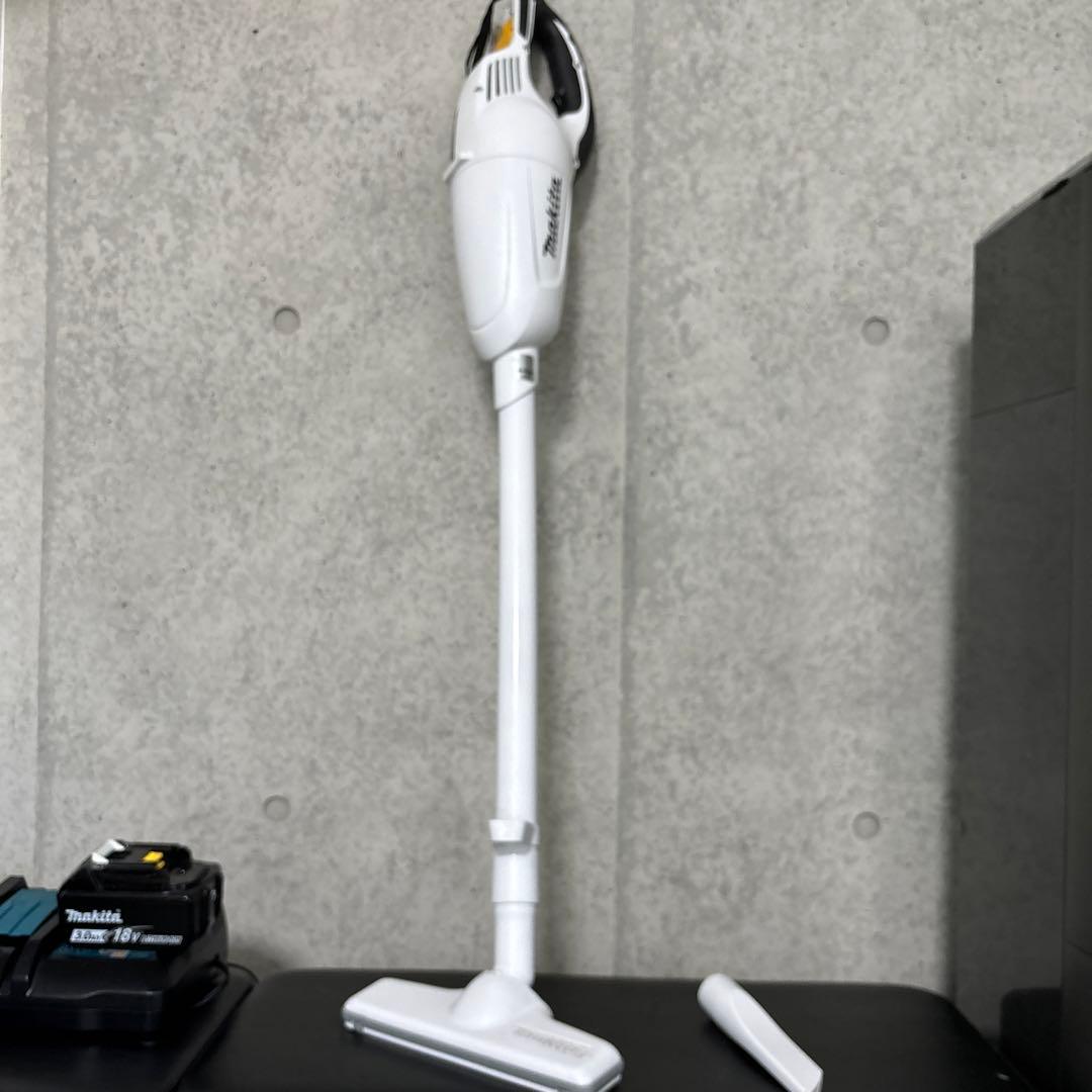 Makita マキタCL180FD中古コードレスクリーナー18V 掃除機