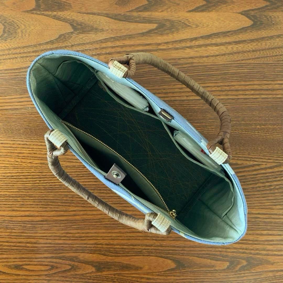 鬼しぼ縮緬　薄縹色に手描きの葉文　リメイク　胡桃皮ハンドルバッグ　浅型マチ広め