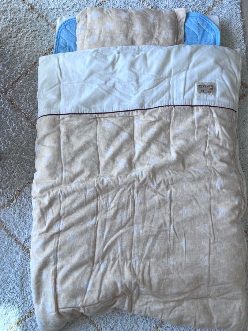 ホワイト木製ベビーベッド　カトージ　布団セット付き