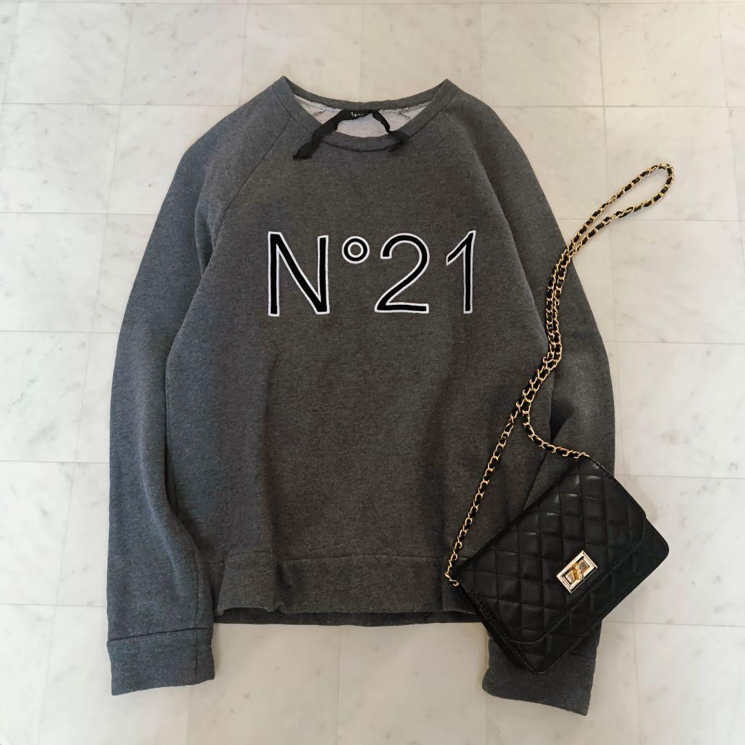N°21 フロッキーロゴ ボンディングプルオーバー スウェット トレーナー