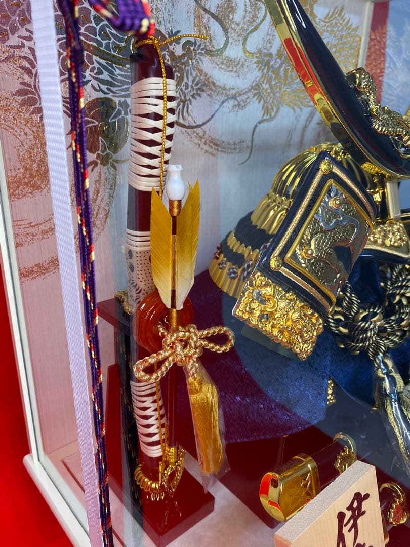 伊達政宗　東京久月　五月人形　家紋付き兜飾り　白塗りガラスケース入