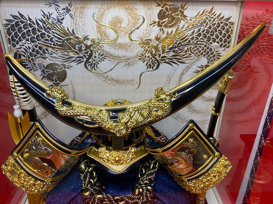 伊達政宗　東京久月　五月人形　家紋付き兜飾り　白塗りガラスケース入