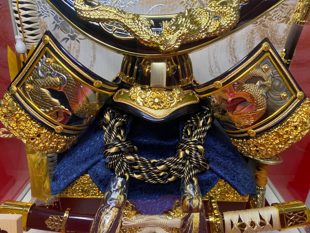 伊達政宗　東京久月　五月人形　家紋付き兜飾り　白塗りガラスケース入