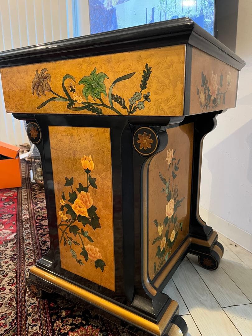 金箔花模様　和洋折衷　金彩家具