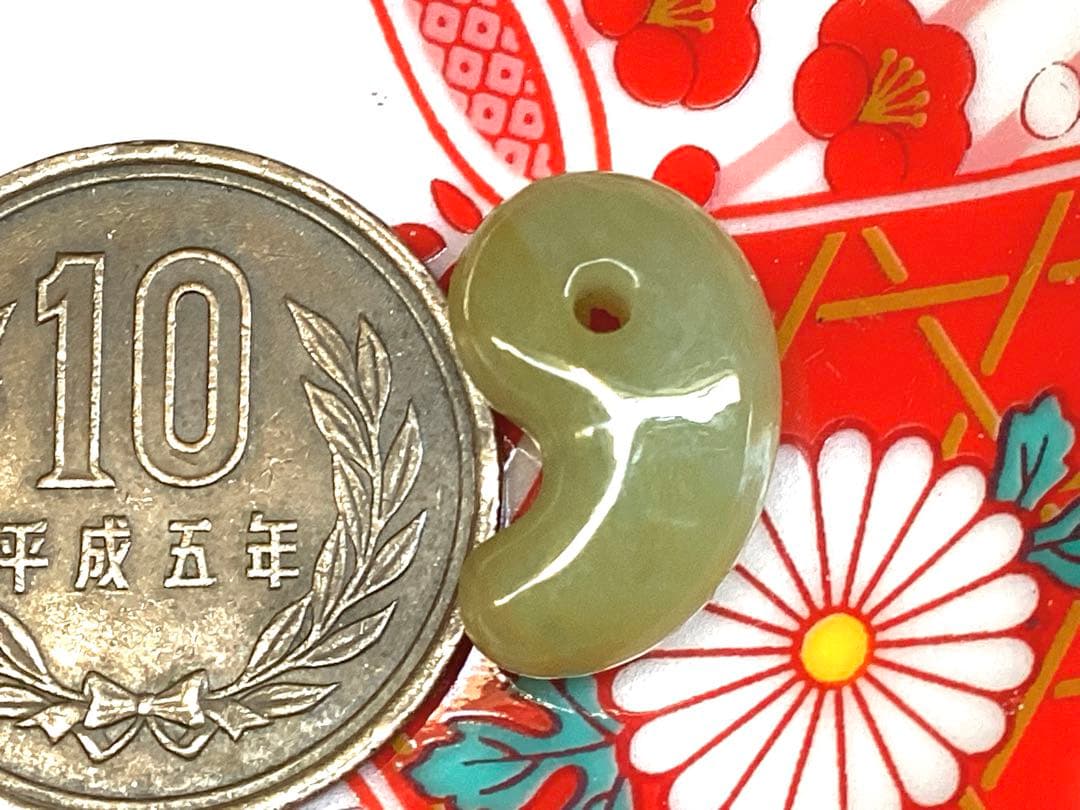 超極上レア物✳一番数少ない幻の幸運の黄色‼️ 糸魚川翡翠勾玉ガラス質　鑑別書取得品