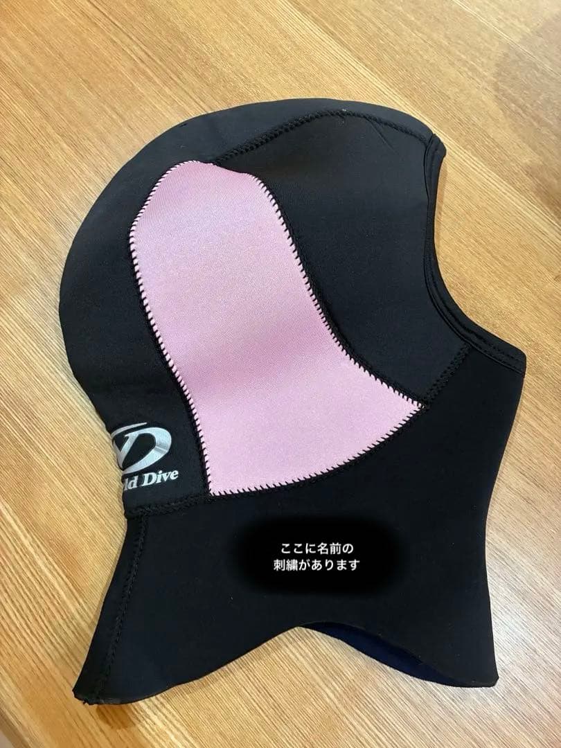 ウェットスーツ 帽子(新品)、説明書、ハンガー、保管用のカバー付き