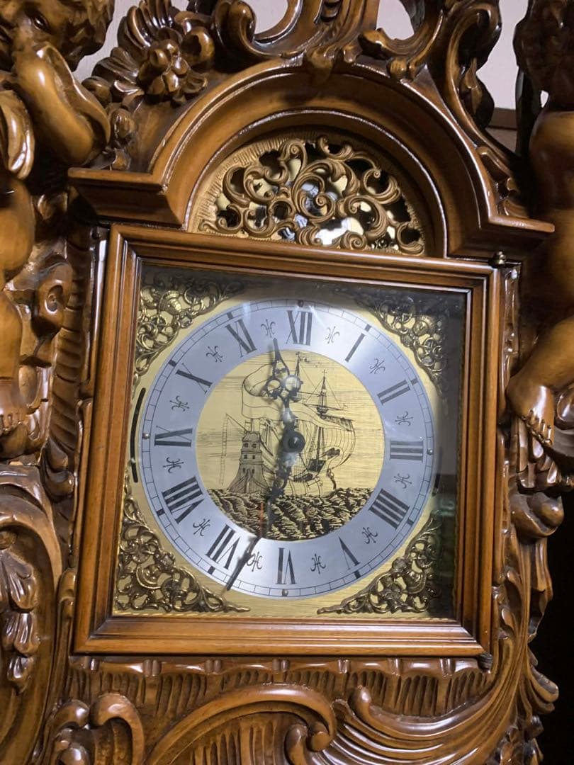 バロックスタイル 木製柱時計 天使の彫刻付き