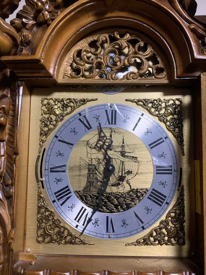 バロックスタイル 木製柱時計 天使の彫刻付き