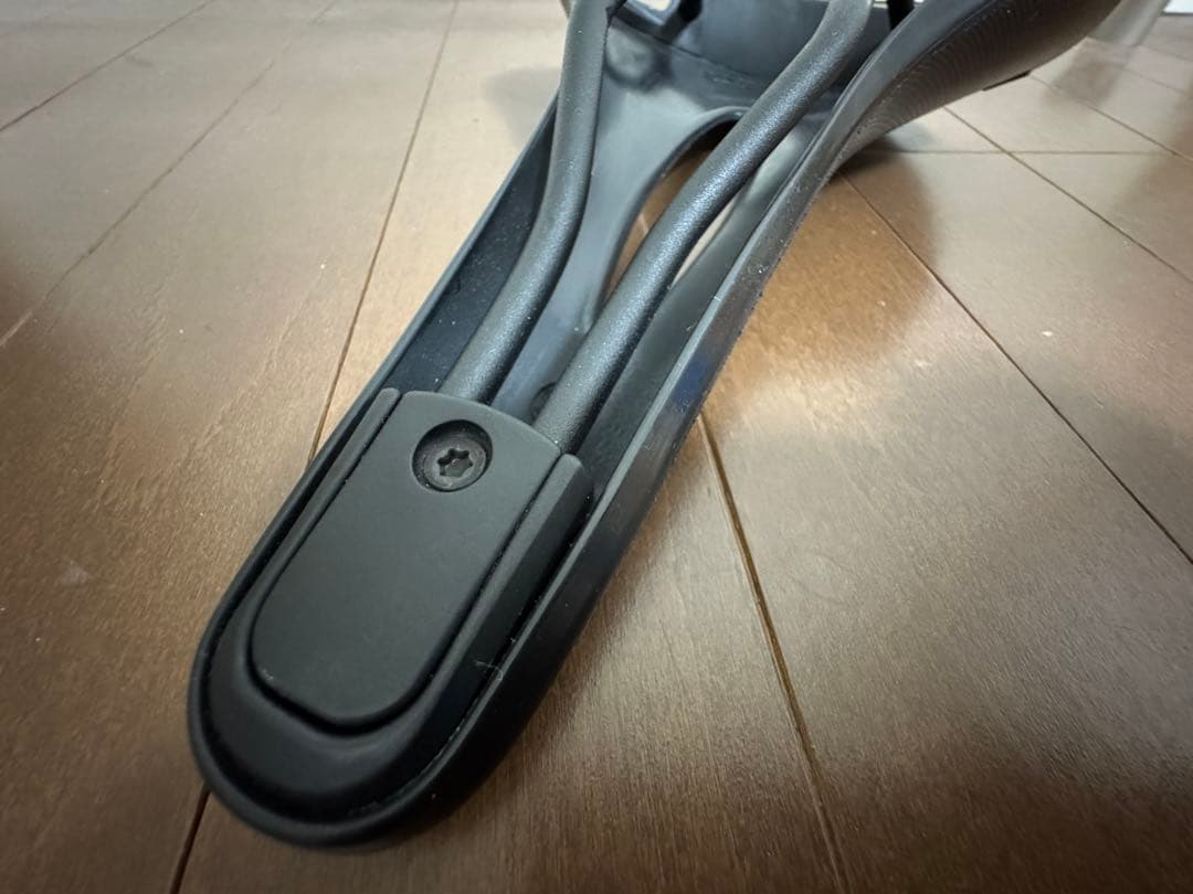 ブルックス BROOKS CAMBIUM C17 Carved 穴あき 162