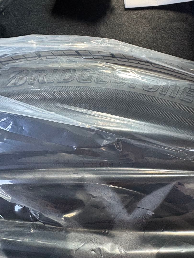 ハイエースワゴン　タイヤ　新車外し