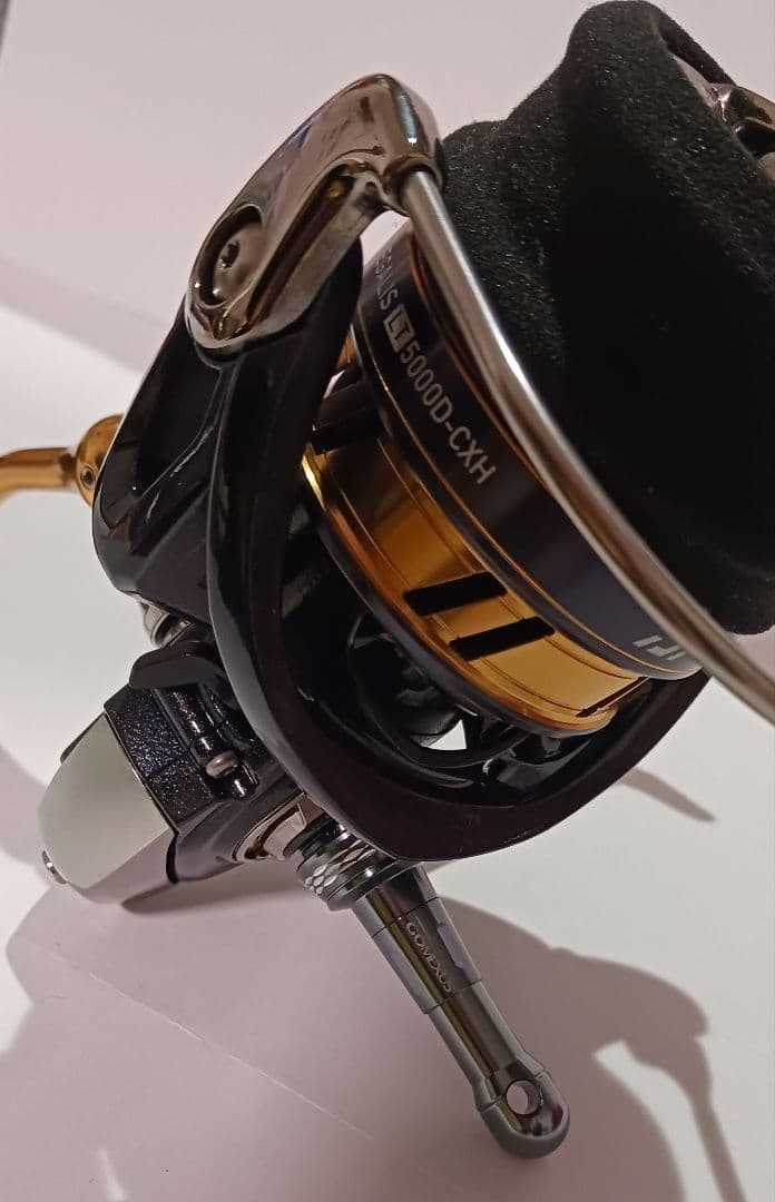 送料込★ダイワ18レガリス5000D-CXH　ゴメクサスハンドルノブ、スタンド付