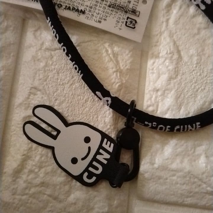 新品未使用　CUNE ウサギ スマホストラップ