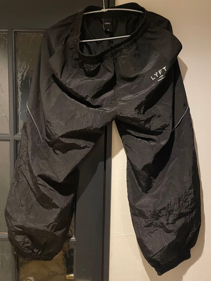 lyftリフトV-FORM WIDE TRACK PANTS - BLACK
