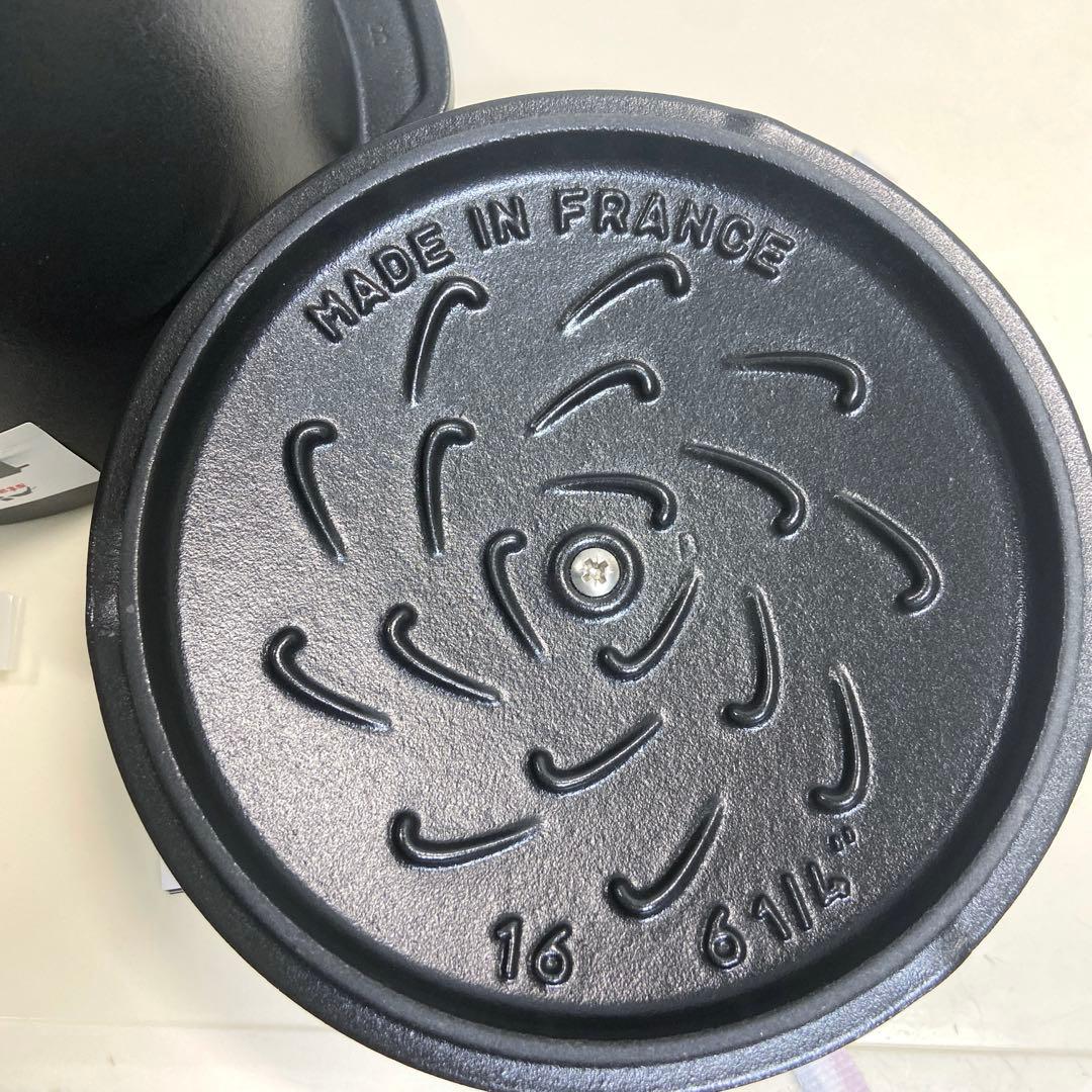 【未使用】Staubストウブラ・ココット de GOHAN 16 cm M 鋳鉄