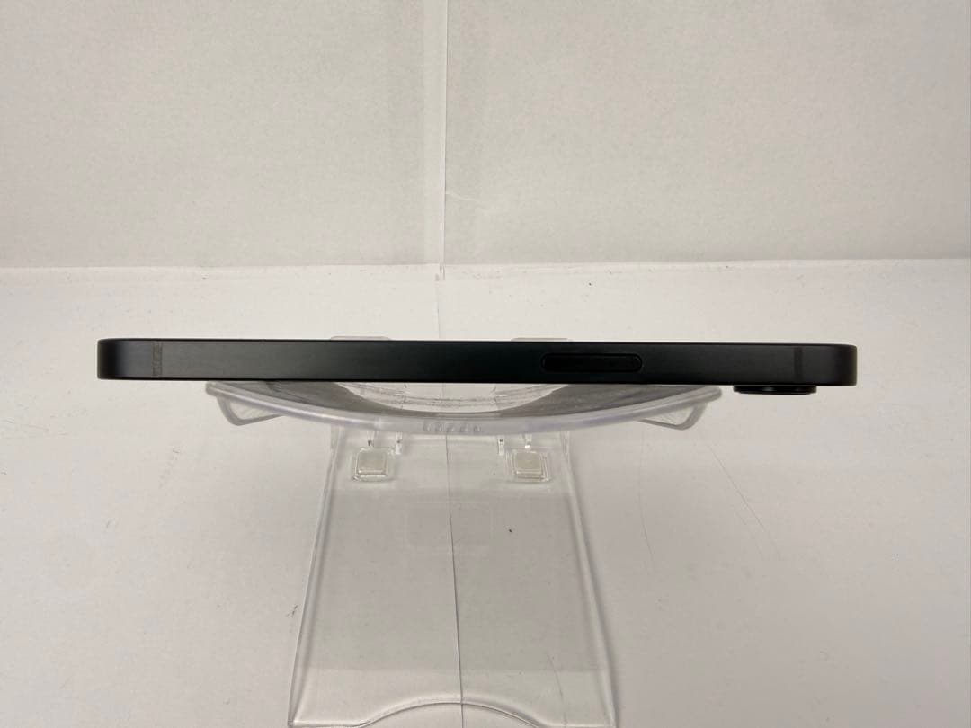 Apple iPhone16e 128GB ブラック　海外版　SIMフリー美品