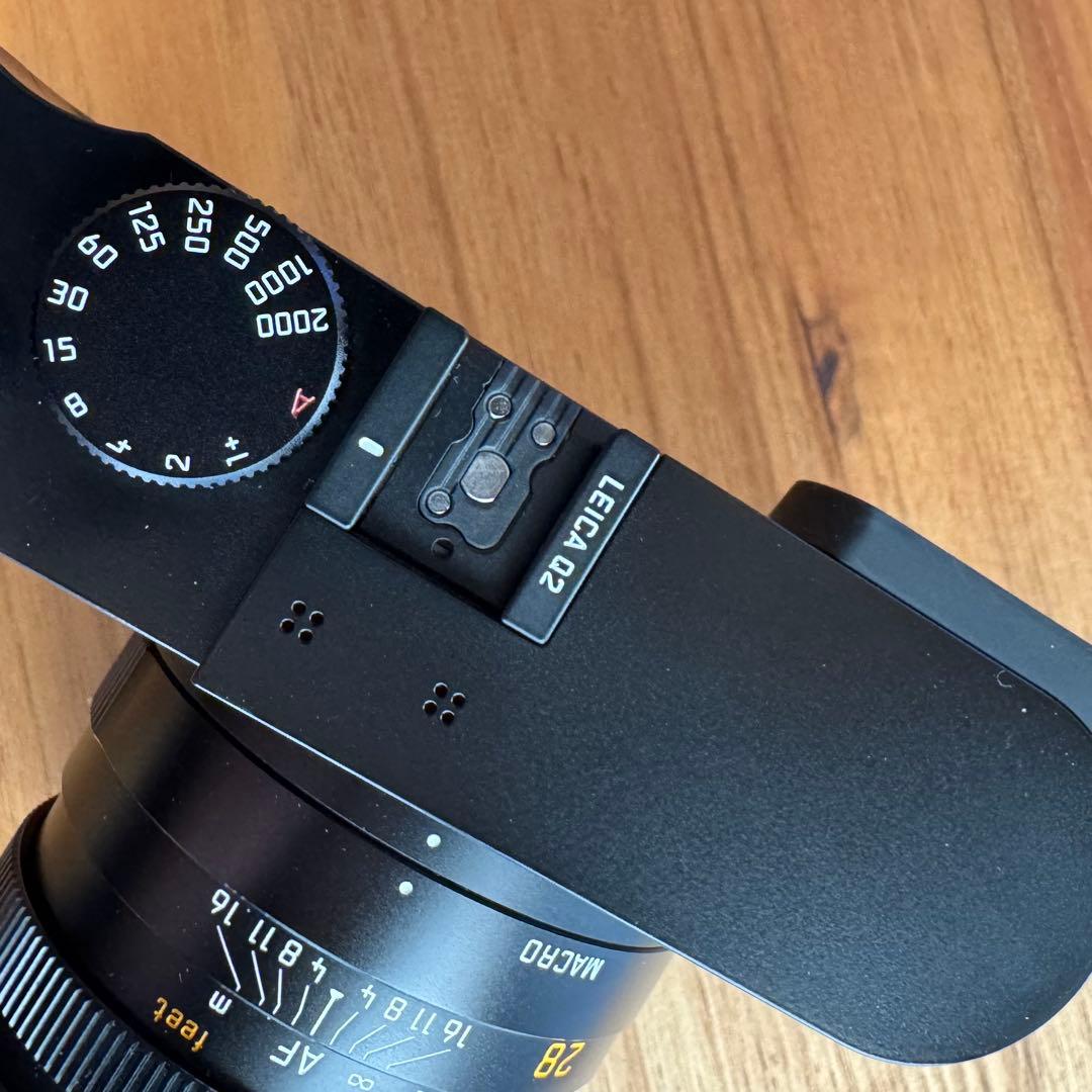 Leica Q2 【概ね美品】+純正サムレスト、純正フィルターセット