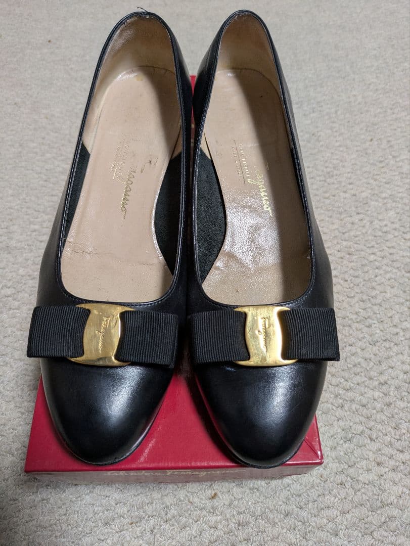 サルバトーレ フェラガモ 黒　ヴァラ　リボン フラットパンプス　 24.5cm
