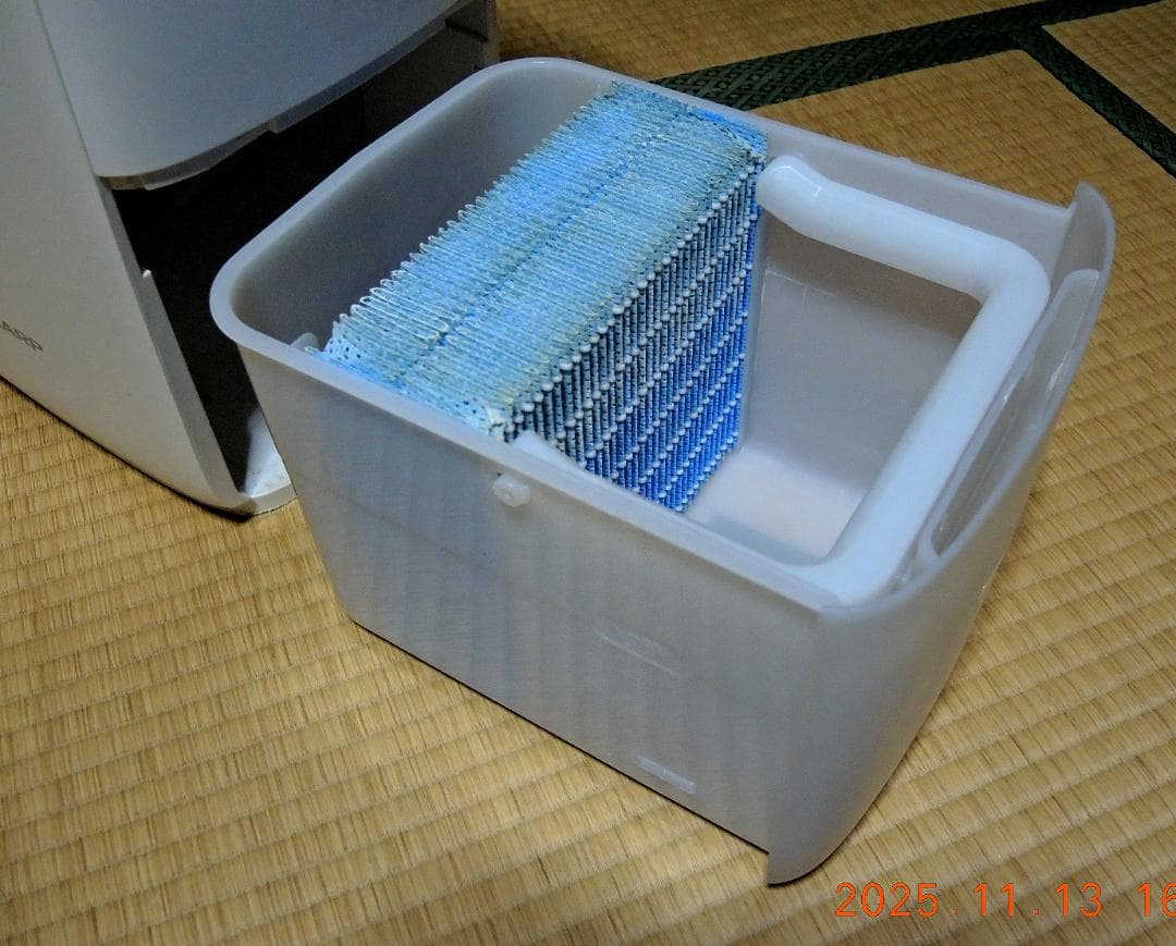 SHARP 加熱気化式加湿器 HV-R55-W・プラズマクラスター7000付