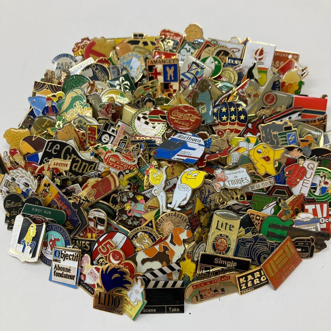 フランス雑貨★ピンバッジ大量200個セット★コカコーラ　エッソボーイ&ガール