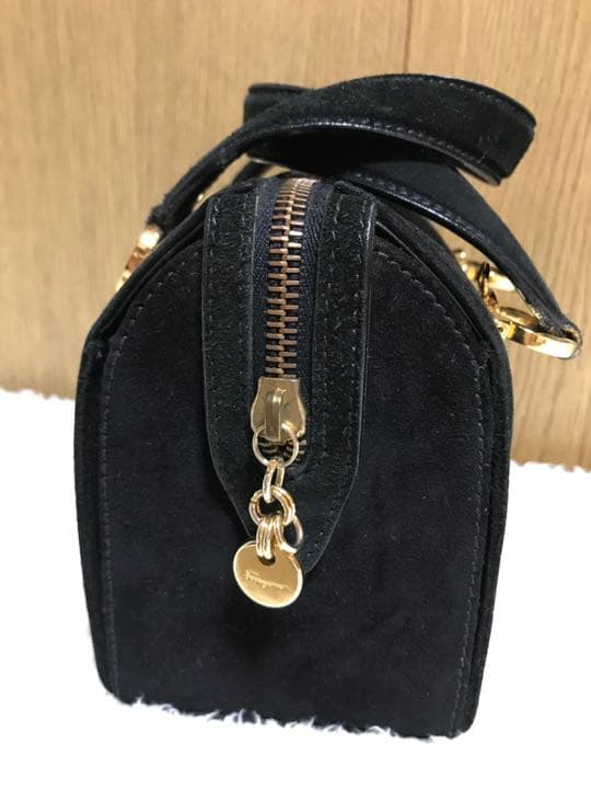 フェラガモパーティバッグ　黒ベルベット