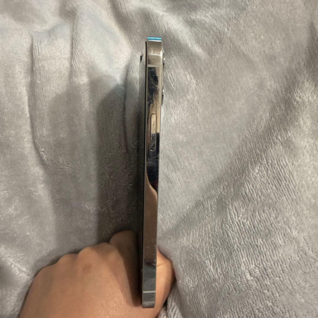 Apple iPhone 12 Pro 本体