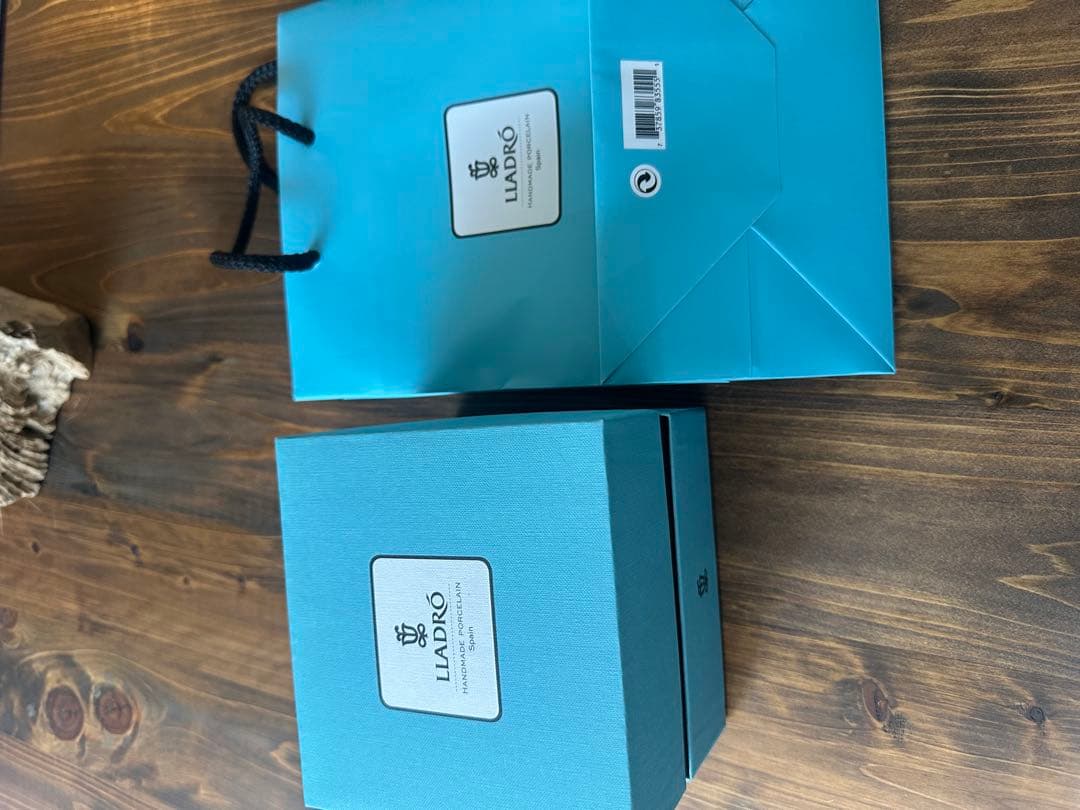 【ヨシカネ様】専用【新品ショッパー付】LLADRO 猫と子猫のフィギュリン