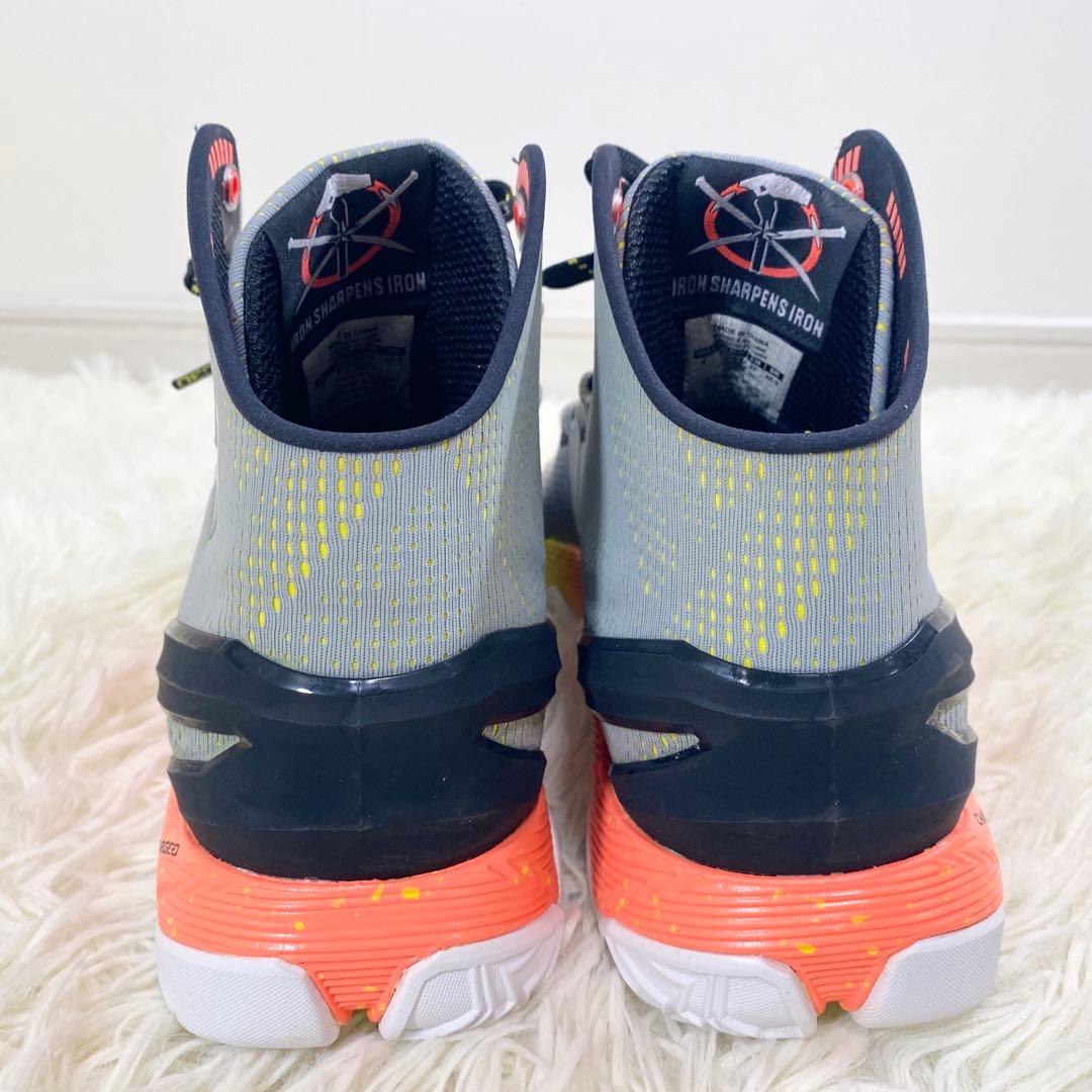 極美品　アンダーアーマー　バスケットシューズ　カリー　グレー　スニーカー　27㎝