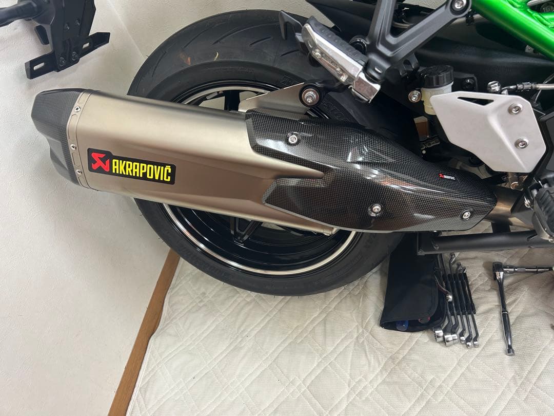 AKRAPOVIC チタン製マフラー Ninja H2SX SE