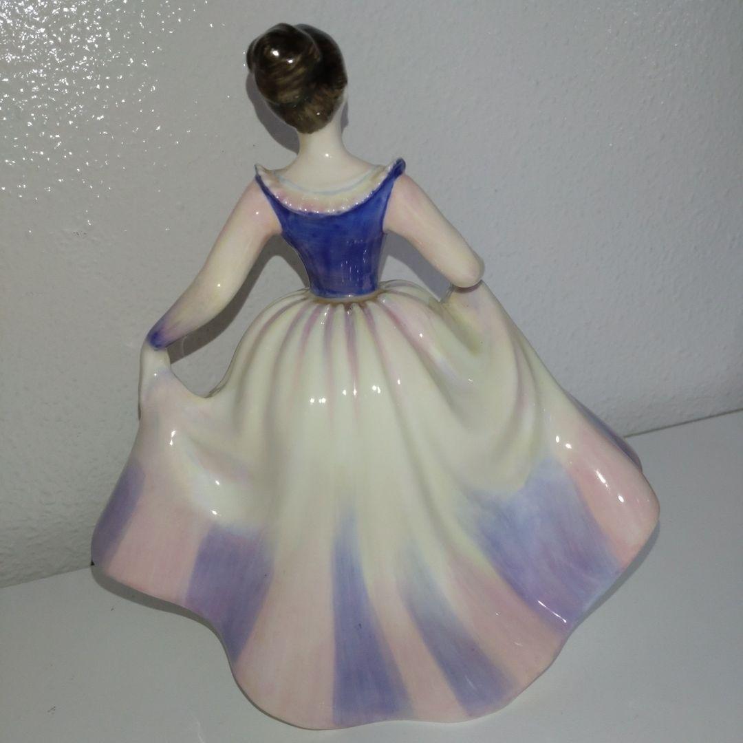 ロイヤルドルトン リサ 人形   LISA 1968