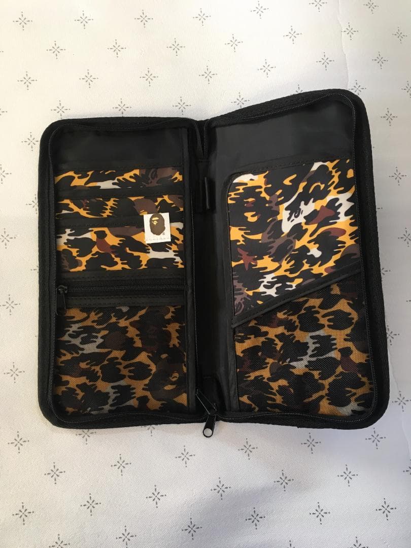 A BATHING APE ムック本5冊＋デジタル時計 マルチケース セット