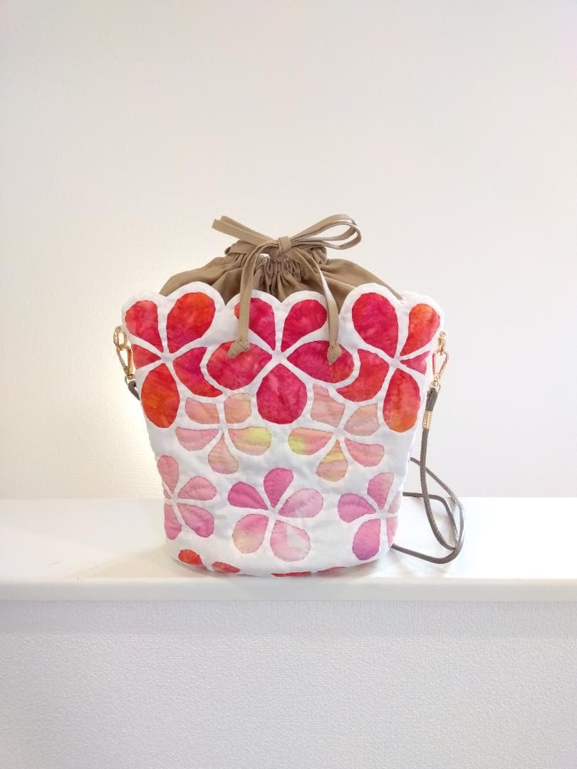 ハワイアンキルト　ハンドメイド　プルメリアショルダーバッグ